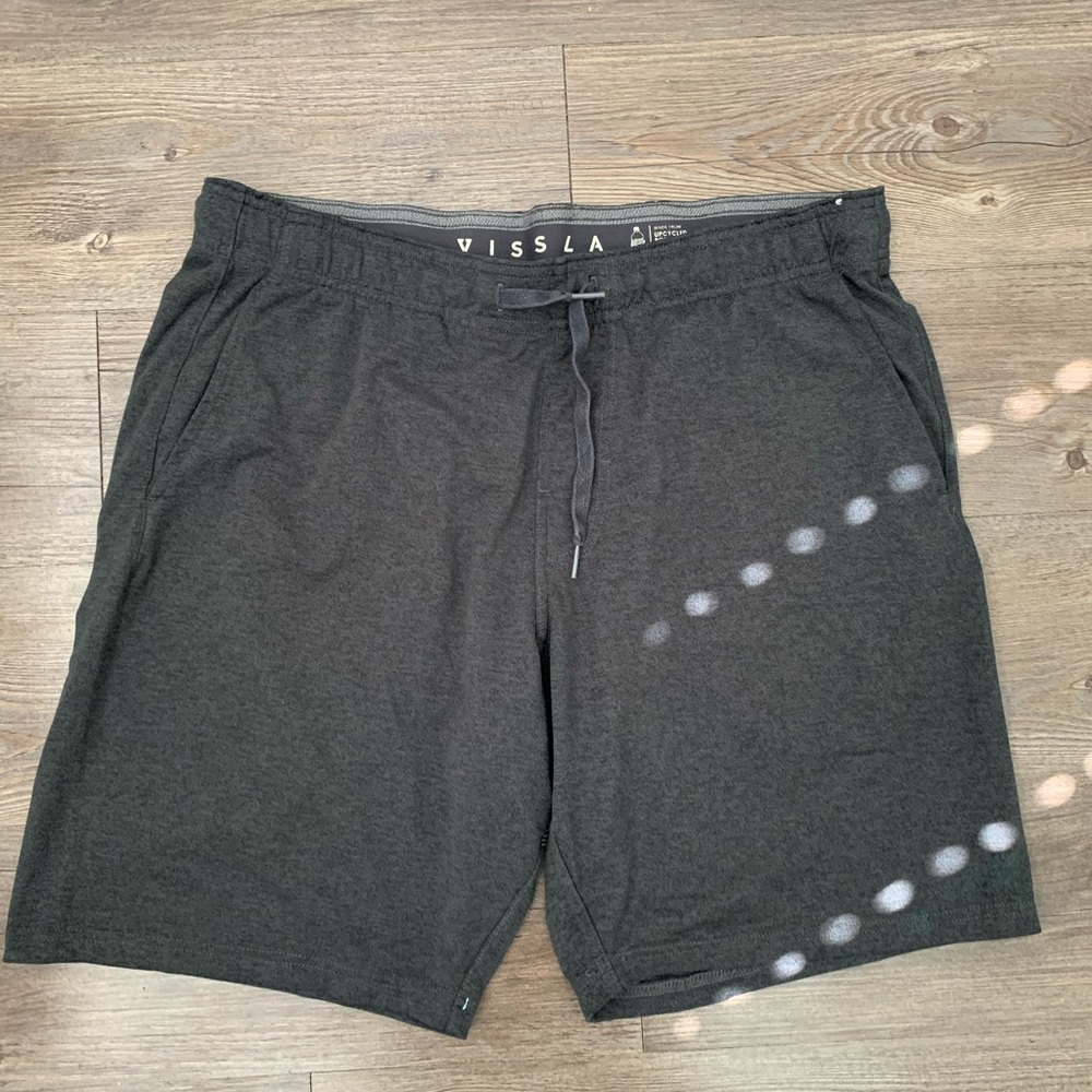 Vissla gym shorts size Large